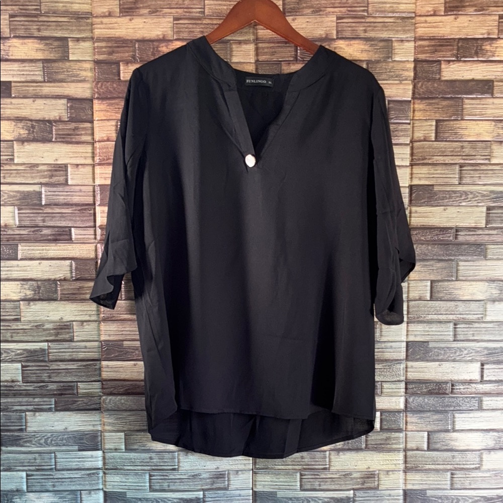 NWT Funlingo Women's Blouse Size XL Black Short Sleeve Pullover V-Neck